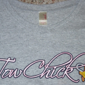 Womens L XL 2XL TOW CHICK V-Neck T-SHIRT Towing LADY TOW TRUCK DRIVER, Girlz NWT